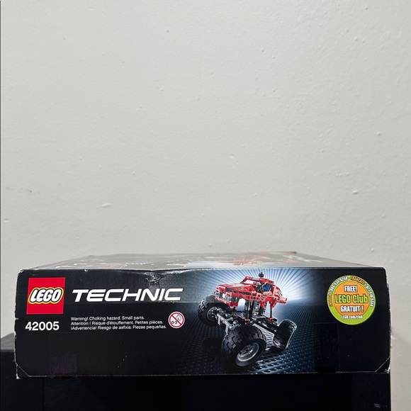 LEGO Technic Red and Black Monster Truck - Picture 3 of 6